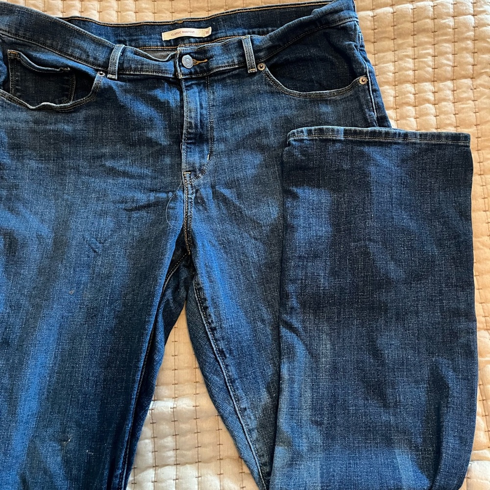 Levi women’s classic bootcut size 16 Harley worn mid rise